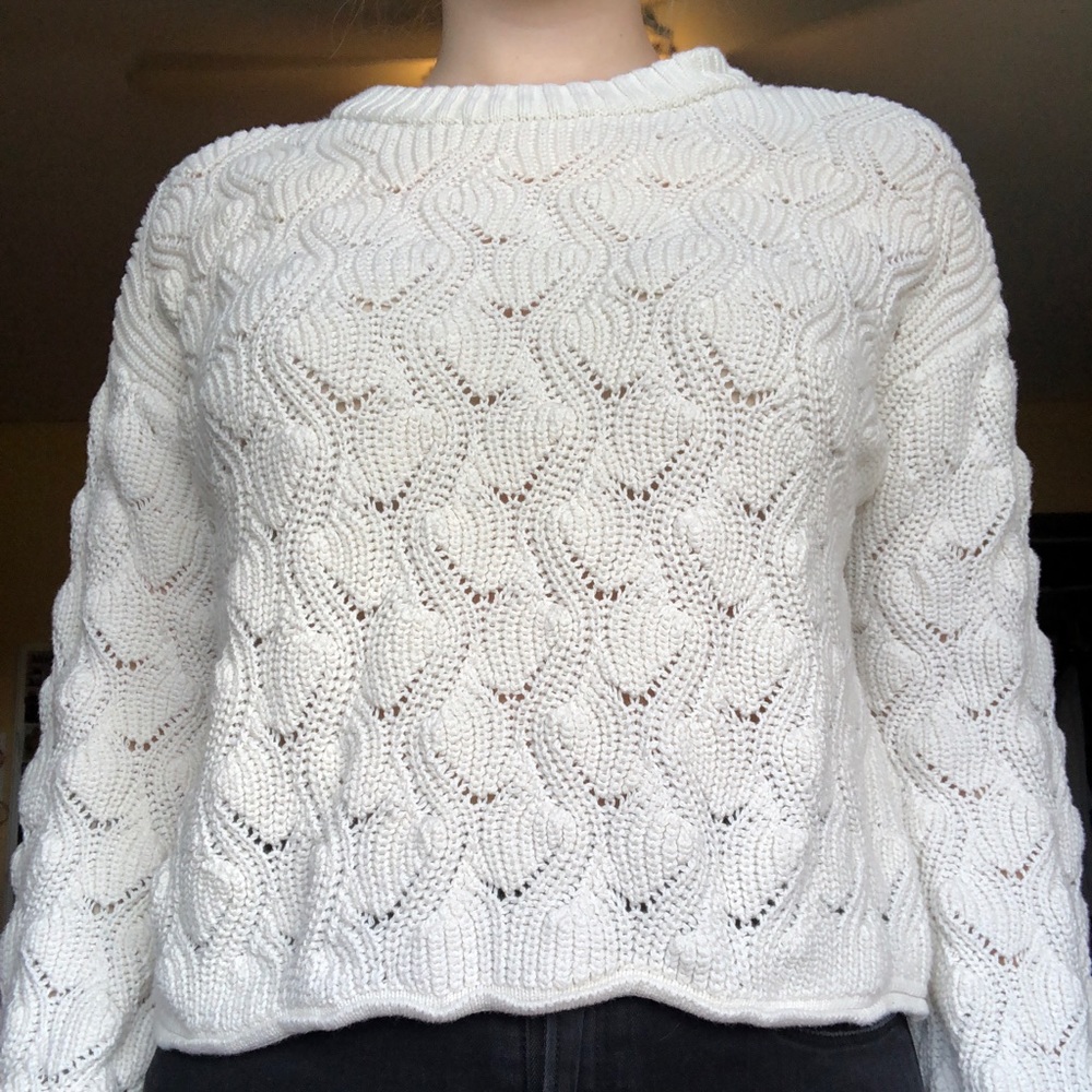 white bubble sleeve sweater